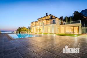 Дом 1551м&sup2;, 3-этажный, участок 48 сот.  