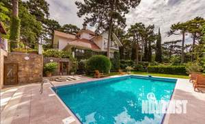 Дом 400м&sup2;, 3-этажный, участок 41 сот.  