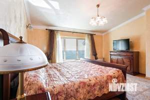 Дом 1500м², 4-этажный, участок 42 сот.  