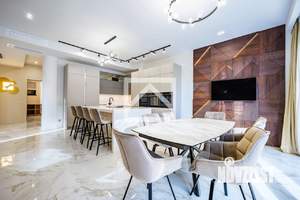 Дом 640м&sup2;, 3-этажный, участок 11 сот.  