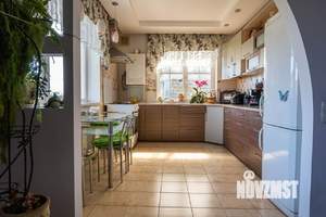 Дом 256м², 3-этажный, участок 7 сот.  