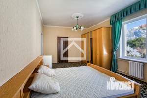 Дом 286м&sup2;, 3-этажный, участок 6 сот.  