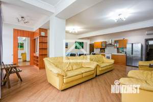 Таунхаус 270м&sup2;, 3-этажный, участок 1 сот.  