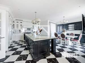 Дом 830м&sup2;, 4-этажный, участок 10 сот.  