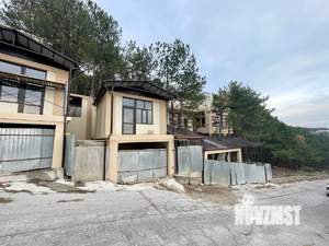 Дом 255м&sup2;, 2-этажный, участок 4 сот.  