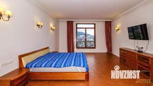 Дом 350м², 3-этажный, участок 10 сот.  