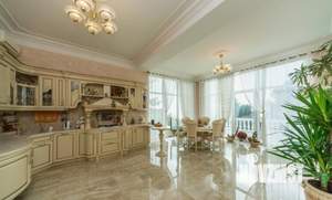 Дом 750м², 3-этажный, участок 24 сот.  