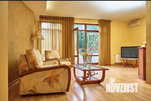 Коттедж 2500м&sup2;, 5-этажный, участок 1 сот.  