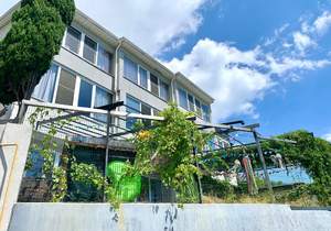 Дом 287м&sup2;, 3-этажный, участок 4 сот.  