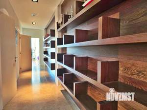 Дом 700м&sup2;, 3-этажный, участок 12 сот.  