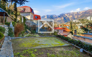 Дом 320м&sup2;, 3-этажный, участок 10 сот.  