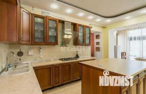 Дом 580м², 3-этажный, участок 17 сот.  