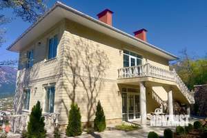 Дом 298м², 3-этажный, участок 9 сот.  