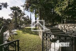 Дом 424м&sup2;, 3-этажный, участок 23 сот.  