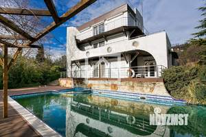 Дом 350м&sup2;, 3-этажный, участок 10 сот.  