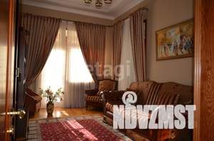 Дом 654м&sup2;, 3-этажный, участок 38 сот.  