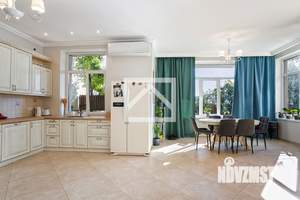 Дом 295м², 3-этажный, участок 9 сот.  