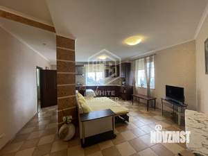 Дом 164м&sup2;, 3-этажный, участок 1 сот.  