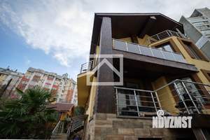 Дом 395м&sup2;, 4-этажный, участок 6 сот.  