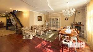 Дом 240м&sup2;, 3-этажный, участок 6 сот.  