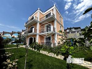 Дом 500м², 3-этажный, участок 6 сот.  