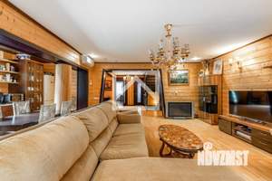 Дом 599м², 3-этажный, участок 13 сот.  