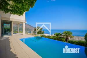 Дом 820м&sup2;, 3-этажный, участок 8 сот.  