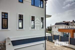 Дом 271м², 3-этажный, участок 0 сот.  