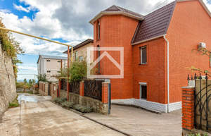 Дом 352м², 3-этажный, участок 10 сот.  