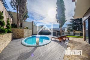 Дом 640м&sup2;, 3-этажный, участок 11 сот.  