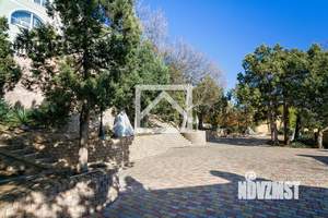 Дом 770м&sup2;, 3-этажный, участок 16 сот.  