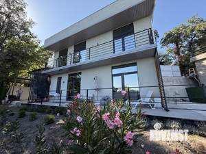 Дом 150м², 2-этажный, участок 4 сот.  