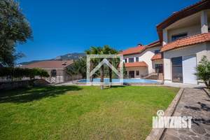 Дом 520м&sup2;, 2-этажный, участок 11 сот.  