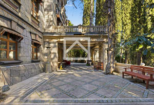 Дом 518м&sup2;, 4-этажный, участок 42 сот.  