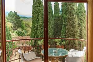 Дом 2348м&sup2;, 4-этажный, участок 1 сот.  