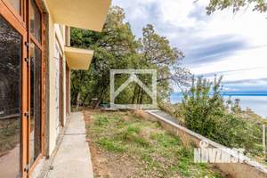 Дом 242м², 3-этажный, участок 8 сот.  