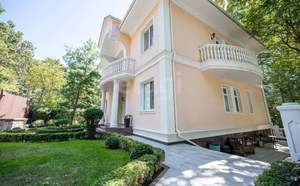 Дом 450м², 3-этажный, участок 12 сот.  