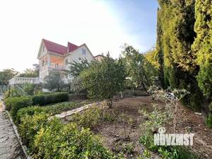 Дом 215м&sup2;, 3-этажный, участок 12 сот.  