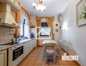 Дом 528м², 3-этажный, участок 17 сот.  