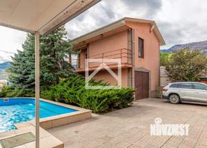 Дом 352м², 3-этажный, участок 10 сот.  