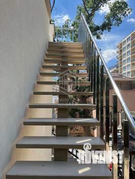 Дом 273м², 3-этажный, участок 4 сот.  