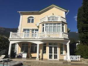 Дом 300м&sup2;, 3-этажный, участок 10 сот.  