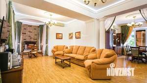 Дом 400м&sup2;, 2-этажный, участок 20 сот.  