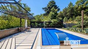 Дом 600м&sup2;, 3-этажный, участок 20 сот.  