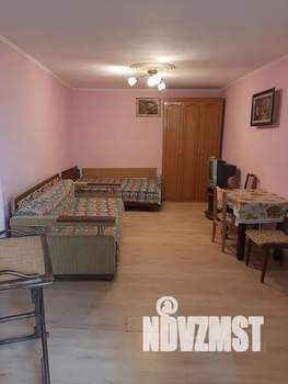 1-к квартира, посуточно, 30м2, 1/2 этаж