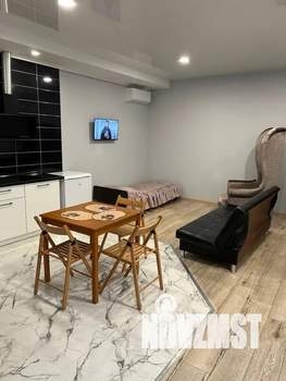 Студия квартира, посуточно, 42м2, 1/3 этаж