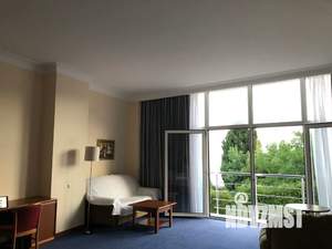 Студия квартира, посуточно, 56м2, 1/8 этаж