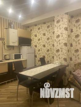Студия квартира, посуточно, 35м2, 1/2 этаж
