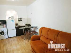 Студия квартира, посуточно, 40м2, 2/3 этаж
