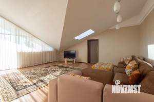 3-к квартира, посуточно, 242м2, 1/1 этаж